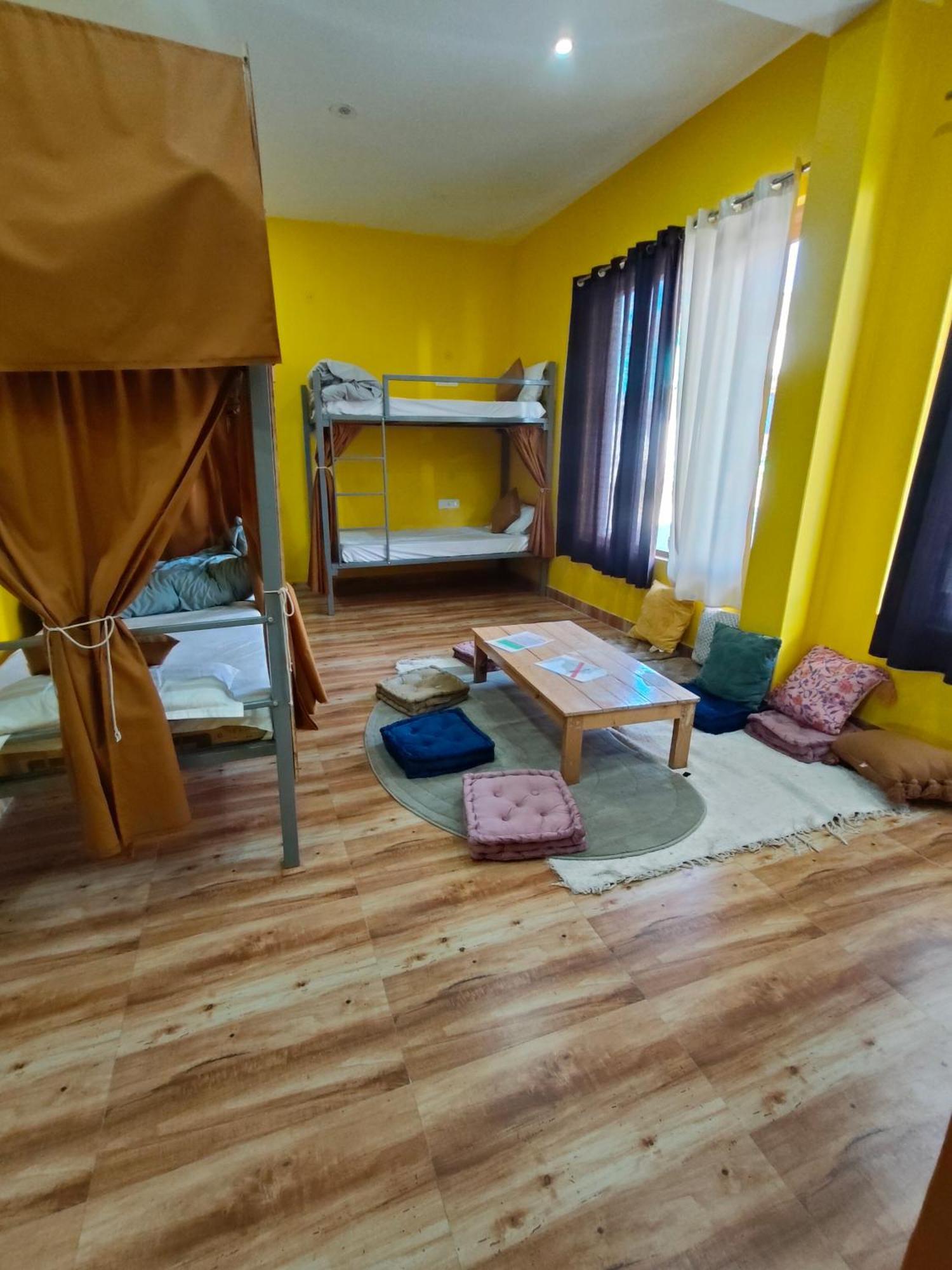 Flyscape Hostel Bir  Ngoại thất bức ảnh